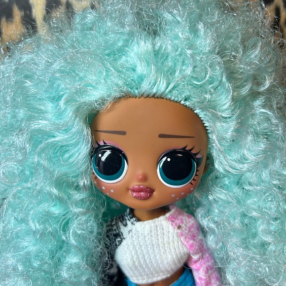 Lol OMG Icy Gurl, #2 Cut bangs, with tot and accessories - Picture 4 of 5